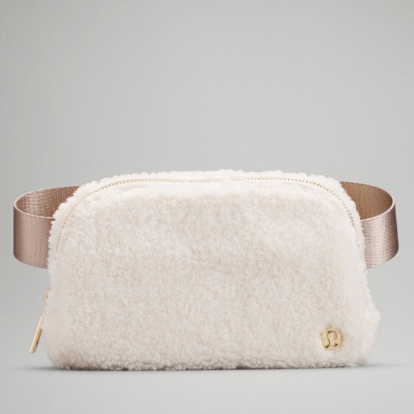 Lululemon Everywhere Belt Bag Fleece Sherpa Cozy - Picture 1 of 7